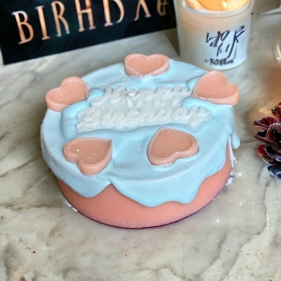 ⚠️SALE Candle // Handmade Happy Birthday Cake Shaped Soy Wax Candle - Picture 3 of 5